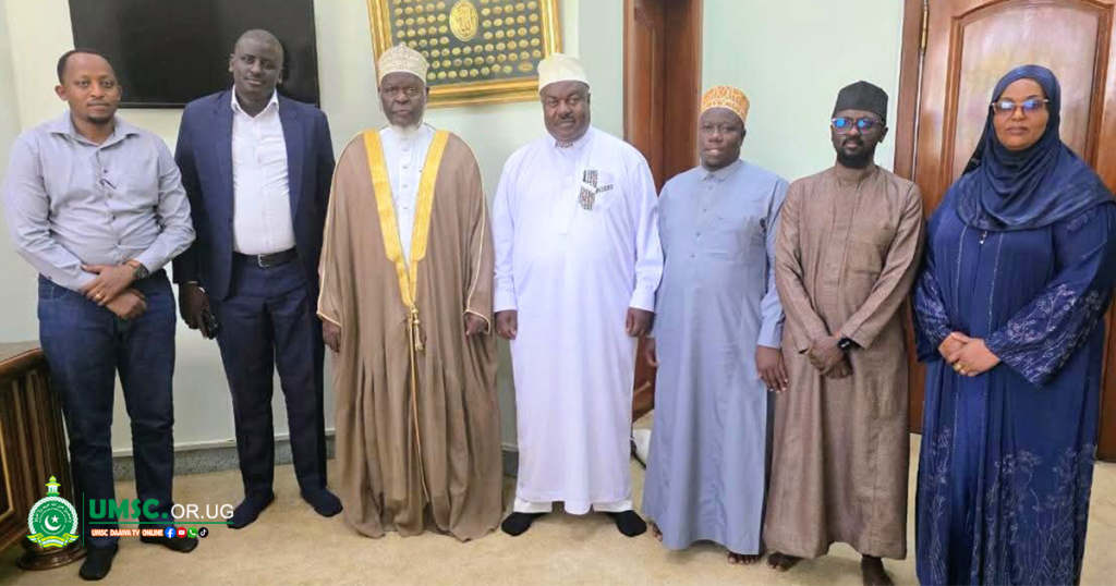 Mufti Mubaje Hosts Rubaga Deputy RCC to Strengthen UMSC Ties Mufti of Uganda Sheikh Shaban Ramadhan Mubaje meeting Rubaga Deputy RCC Ariho Moses at the UMSC office.