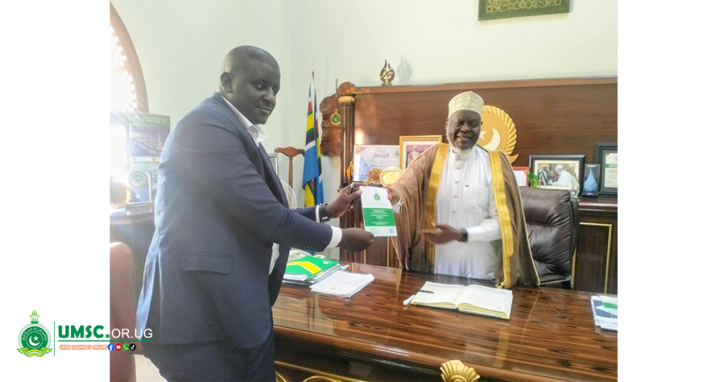 Mufti Mubaje Hosts Rubaga Deputy RCC to Strengthen UMSC Ties Mufti of Uganda Sheikh Shaban Ramadhan Mubaje meeting Rubaga Deputy RCC Ariho Moses at the UMSC office.
